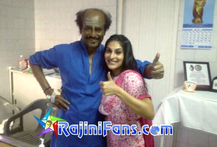 Superstar Rajinikanth's Life History (English) : Rajinifans.com