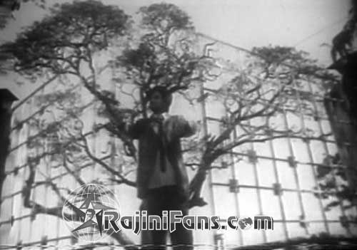 Aboorva Raagangal (1975) – Rajinikanth’s Debut Movie Photo Gallery | Rajinifans.com photo 6