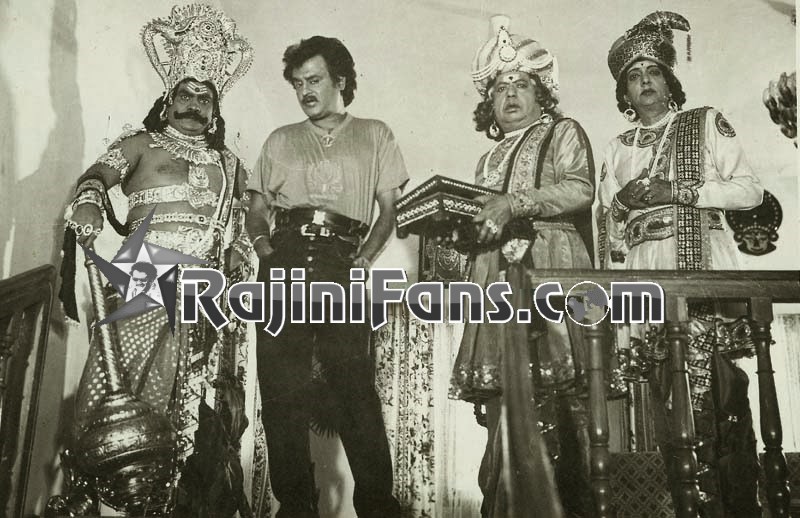 Adhisaya Piravi (1990) photo 5