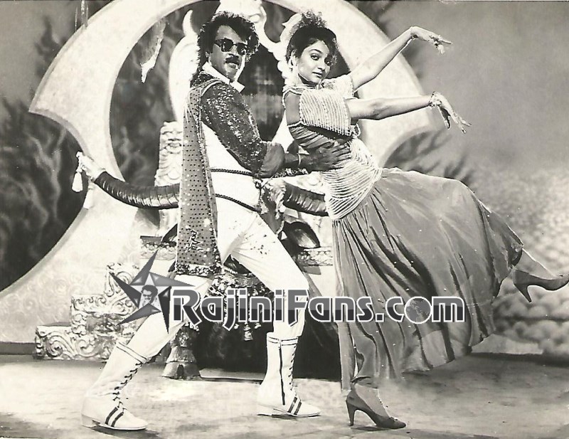 Adhisaya Piravi (1990) photo 7