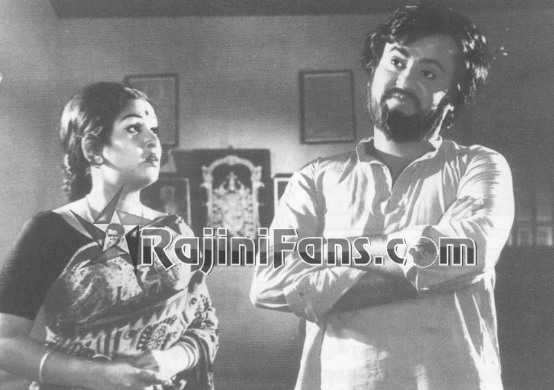 Bhuvana Oru Kelvikuri (1977) photo 16