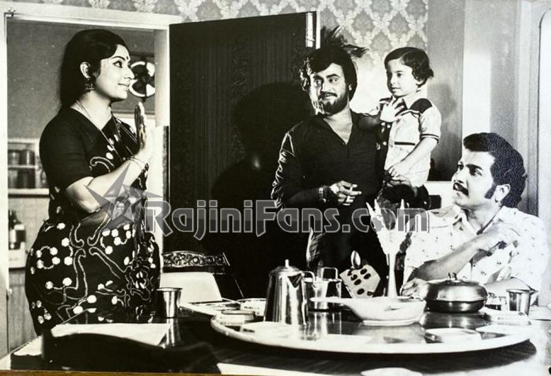 Bhuvana Oru Kelvikuri (1977) photo 21