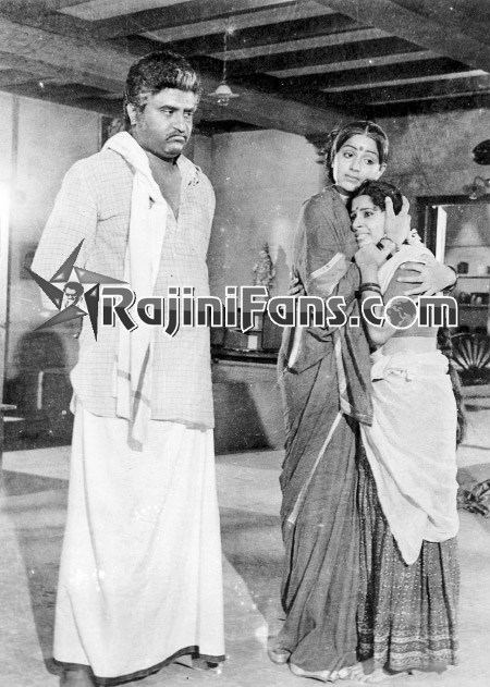 Engeyo Ketta Kural (1982) photo 7