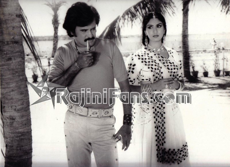 Rajinikanth Hindi Movie Photo Gallery (Part 2) - Rajinifans.com photo 40