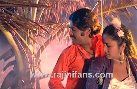 Moondru Mugam (1982) - Photo Gallery (Part 3)- Rajinifans.com photo 44