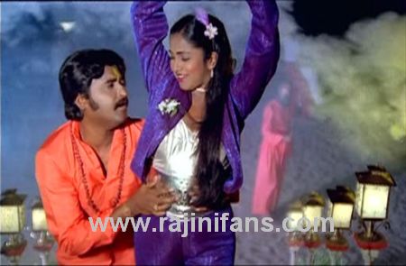 Moondru Mugam (1982) - Photo Gallery (Part 3)- Rajinifans.com photo 46