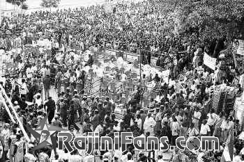 Superstar Rajinikanth fast for Cauvery Water in 2002 - Part 2 - Special Moment Photos - Rajinifans.com photo 48