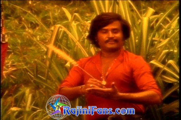 Thillu Mullu (1981) - Part 5 - Photo Gallery - Rajinifans.com photo 101
