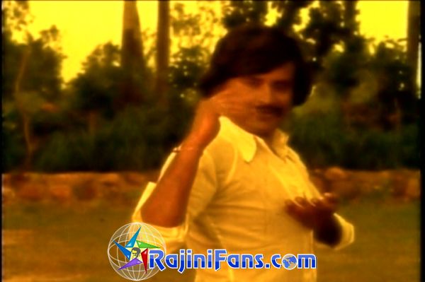 Thillu Mullu (1981) - Part 5 - Photo Gallery - Rajinifans.com photo 103