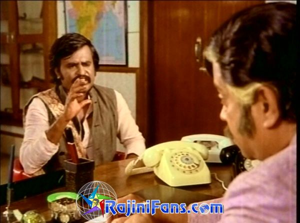 Thillu Mullu (1981) - Part 2 - Photo Gallery - Rajinifans.com photo 26
