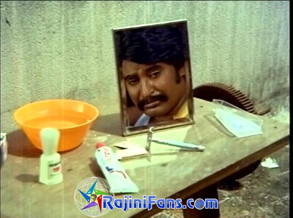 Thillu Mullu (1981) - Part 2 - Photo Gallery - Rajinifans.com photo 39
