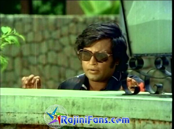 Thillu Mullu (1981) - Part 3 - Photo Gallery - Rajinifans.com photo 45