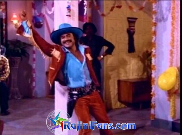 Thillu Mullu (1981) - Part 4 - Photo Gallery - Rajinifans.com photo 77