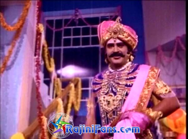 Thillu Mullu (1981) - Part 4 - Photo Gallery - Rajinifans.com photo 79