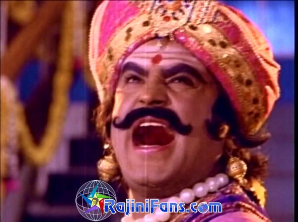 Thillu Mullu (1981) - Part 4 - Photo Gallery - Rajinifans.com photo 80