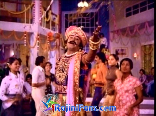 Thillu Mullu (1981) - Part 5 - Photo Gallery - Rajinifans.com