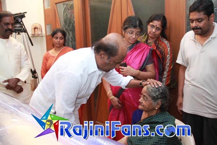 Rajinikanth pays homage to director K. Balachander