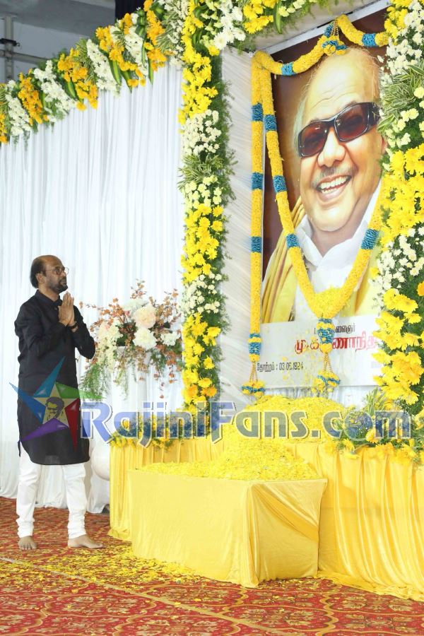 Rajinikanth pays homage to M. Karunanidhi