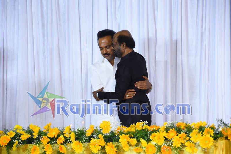 Rajinikanth pays respects to Karunanidhi