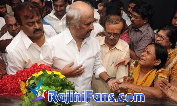Rajinikanth pays respects to lyricist Vaali