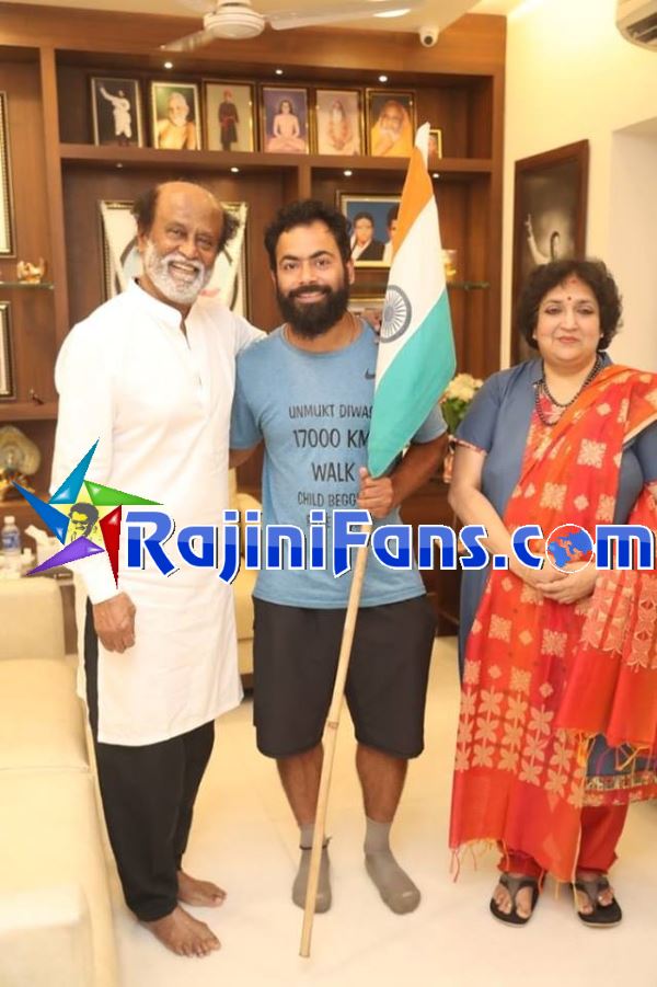 Rajinikanth fans take photo with Thaliavar Rajinikanth (Part 5) - Rajinifans.com photo 83