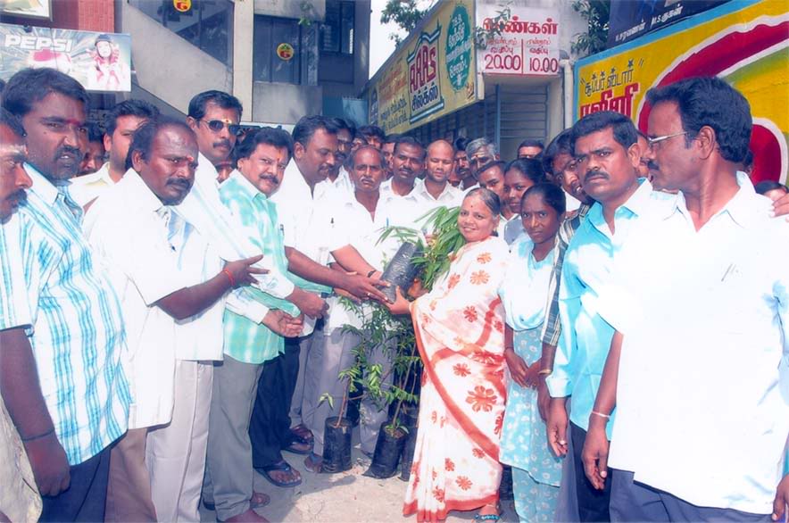 Sivaji The Boss Movie 100 Days Celebrations by Fans at Chennai, Trichy, Nellai and Salem