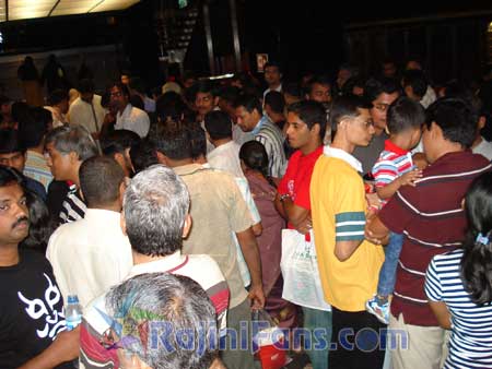 Thailand & Bangkok : Sivaji The Boss FDFS Celebrations