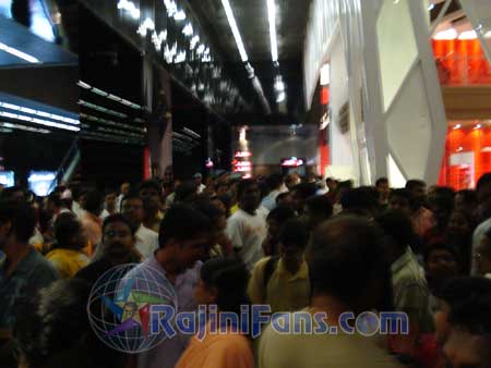 Thailand & Bangkok : Sivaji The Boss FDFS Celebrations
