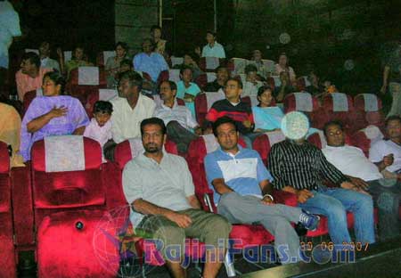 Thailand & Bangkok : Sivaji The Boss FDFS Celebrations