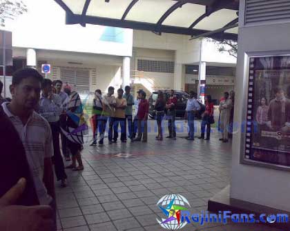 Singapore : Sivaji The Boss FDFS Celebrations - Rajinifans.com