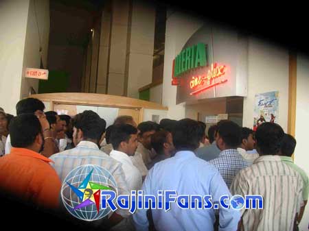 Middle East : Sivaji The Boss Movie FDFS Celebrations