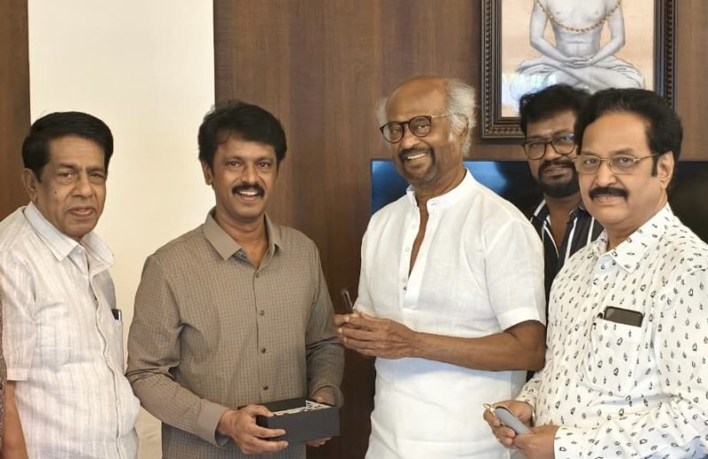 எழுத்தாளர்களை சந்தித்த தலைவர்: ரசிகர்களின் பழைய உணர்வுகளையும் கிளறிய ஒரு சந்திப்பு